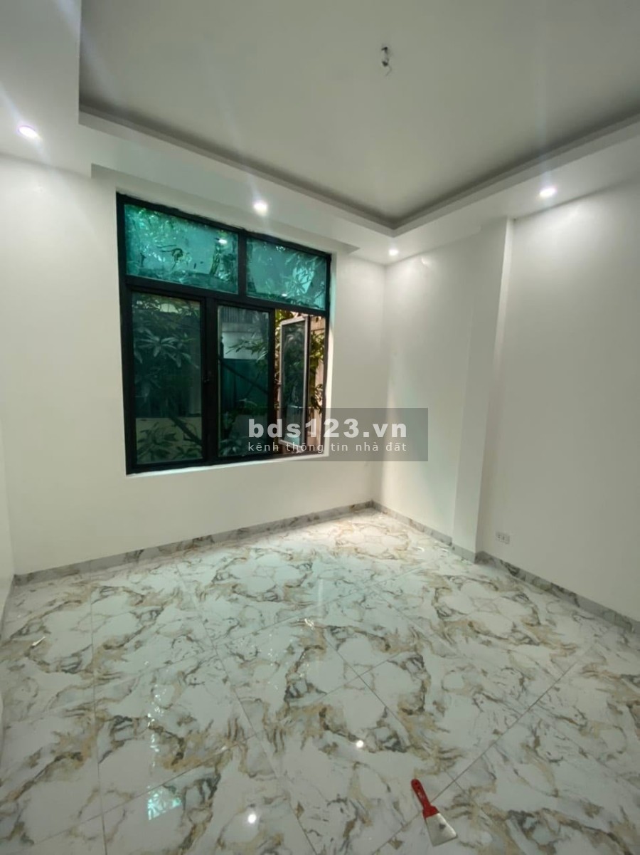 Bán nhà Hoàng Quốc Việt Cầu Giấy ô tô kinh doanh diện tích 45m2, mặt tiền 4m, 5 tầng, giá 7 tỷ