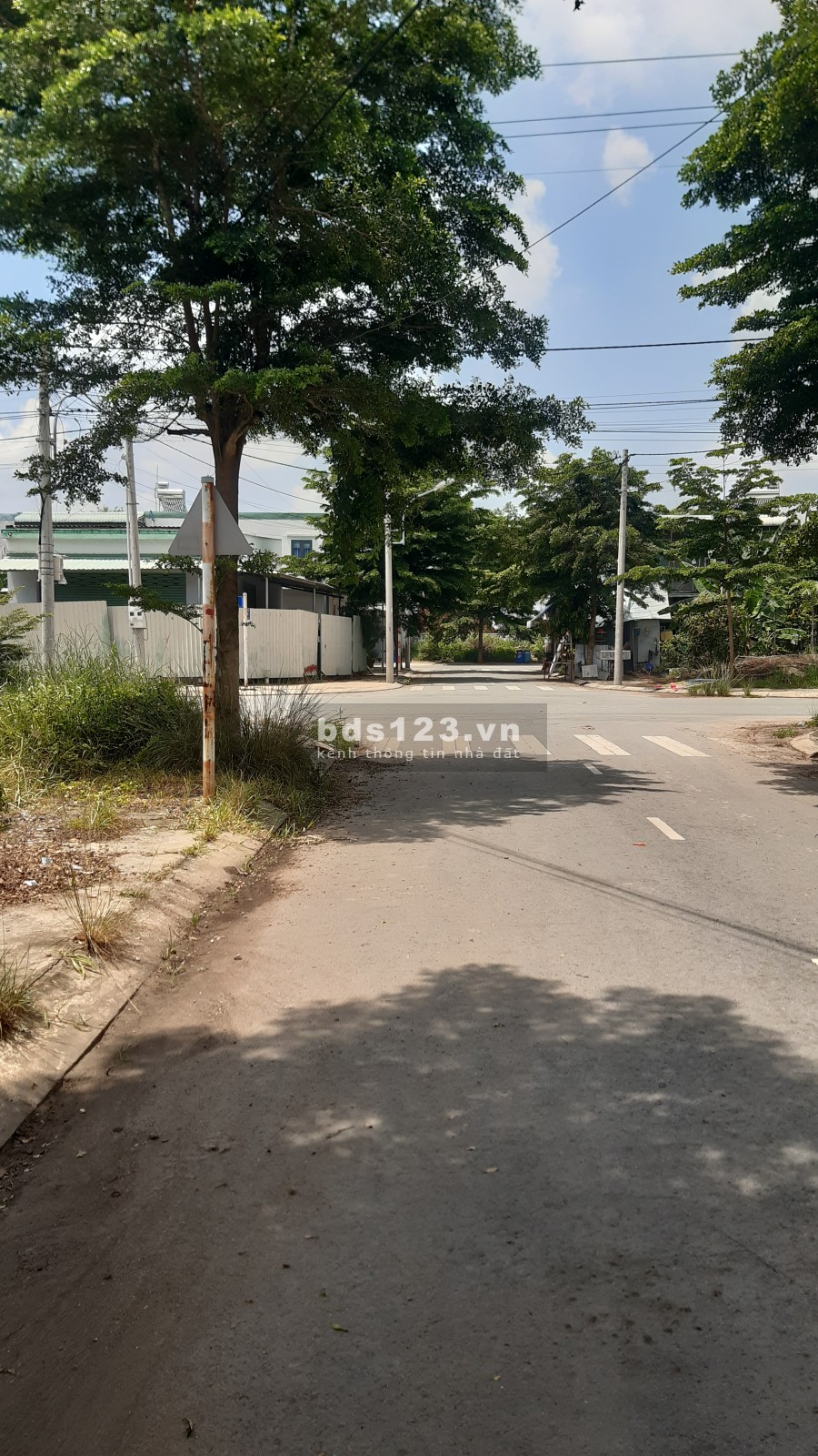 Bán đất gấp chính chủ diện tích 110m2 full thổ cư, dân cư kín, pháp lý chính chủ