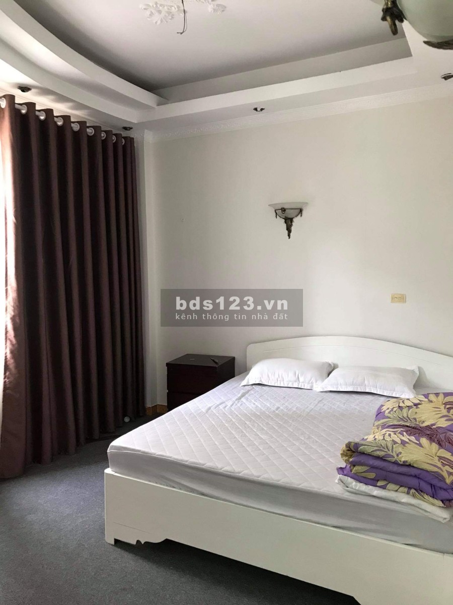 Bán nhà nguyên căn Hoàng Quốc Việt diện tích sử dụng 40m2, 5 tầng đúc, giá 4.2 tỷ