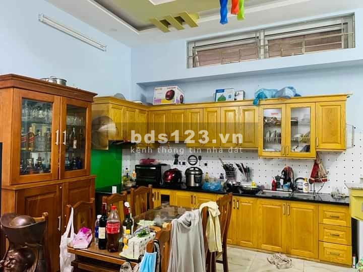 Bán nhà nguyên căn Hoàng Quốc Việt diện tích sử dụng 40m2, 5 tầng đúc, giá 4.2 tỷ