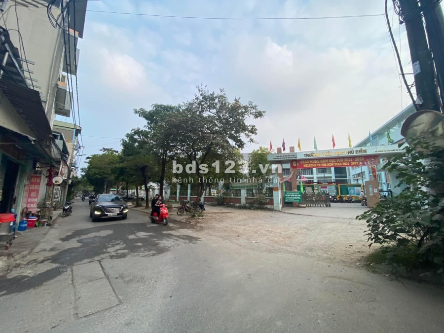 Bán nhà cực hiếm, Đường Phú Diễn, 4 tầng Dtsd 52m2/tầng, lô góc, ô tô vào nhà, Giá chỉ 4,25 tỷ