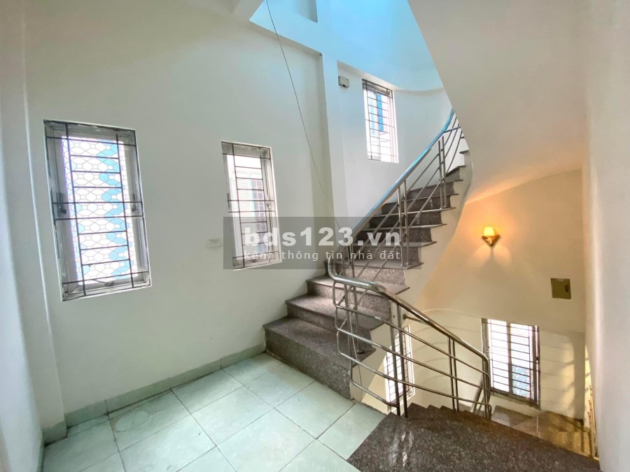 Bán nhà cực hiếm, Đường Phú Diễn, 4 tầng Dtsd 52m2/tầng, lô góc, ô tô vào nhà, Giá chỉ 4,25 tỷ