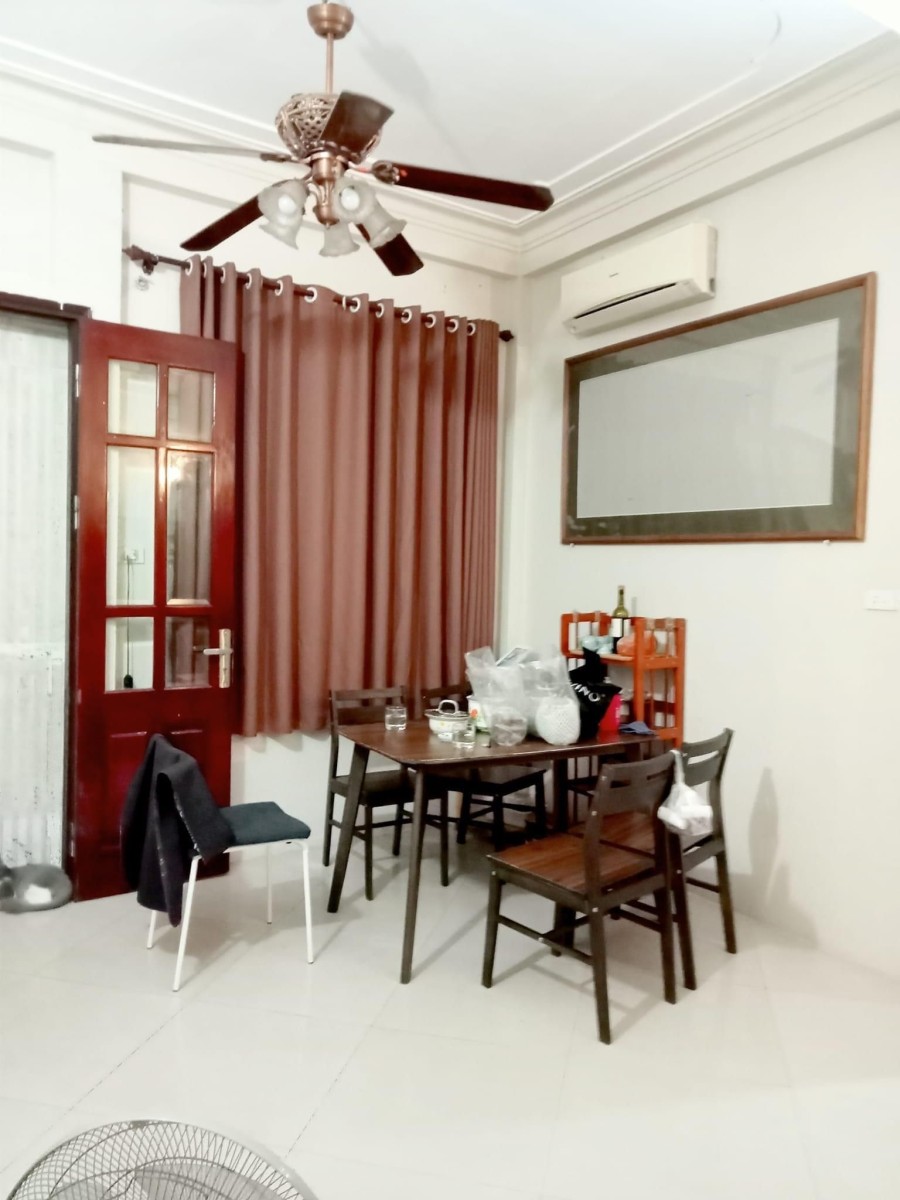 Hiếm! nhà Quận Thanh Xuân, gần Royal City, diện tích 40m2, 4 tầng, giá bán 3,7 tỷ