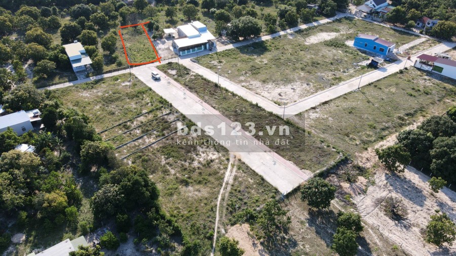 Cần bán đất Cam Hải Tây có 100m2 thổ cư giá bán chỉ 7tr/m2, khu dân cư đông