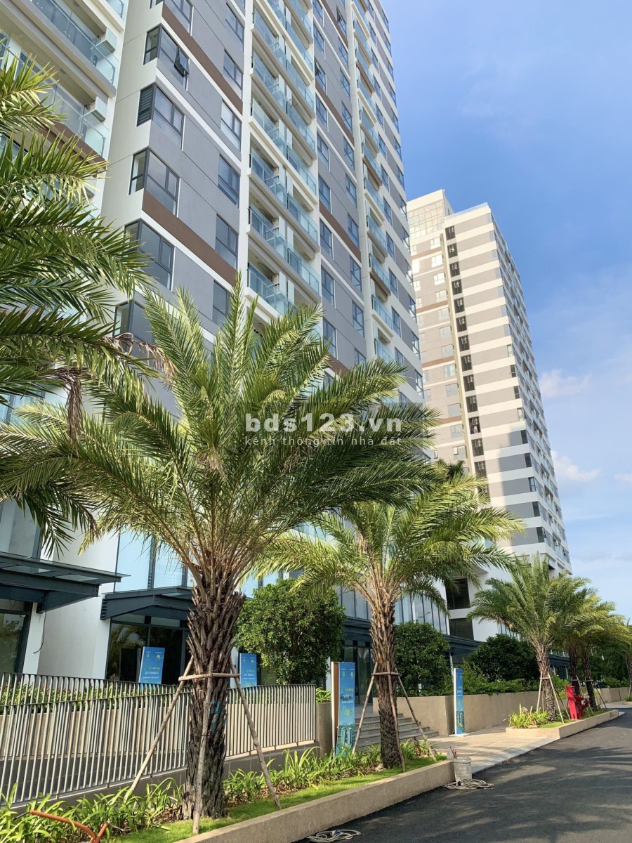 Căn hộ view sông, 2PN 2WC, đã có sổ hồng, nội thất cao cấp, giá 4,5 tỷ. LH: 0917999515