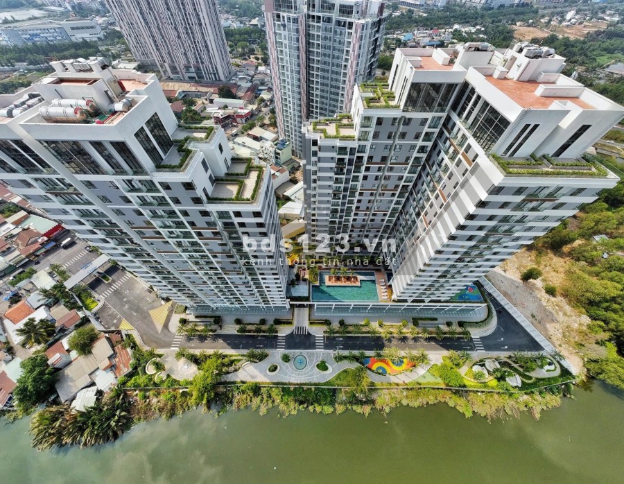 Căn hộ view sông, 2PN 2WC, đã có sổ hồng, nội thất cao cấp, giá 4,5 tỷ. LH: 0917999515