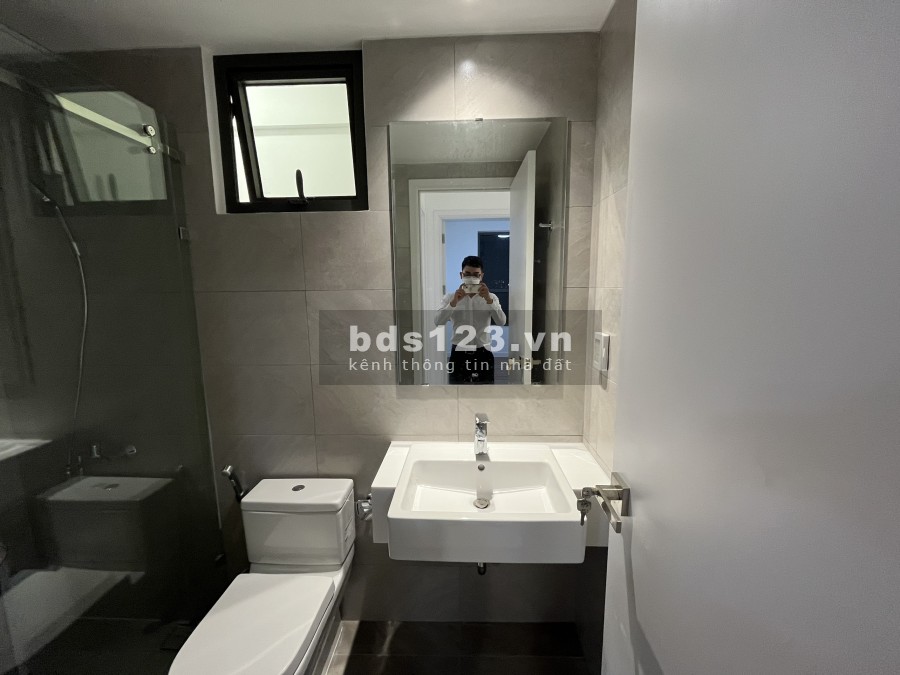 Căn hộ view sông, 2PN 2WC, đã có sổ hồng, nội thất cao cấp, giá 4,5 tỷ. LH: 0917999515