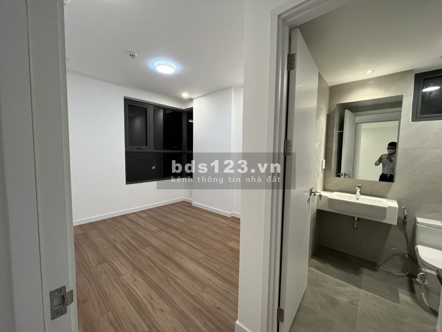 Căn hộ view sông, 2PN 2WC, đã có sổ hồng, nội thất cao cấp, giá 4,5 tỷ. LH: 0917999515