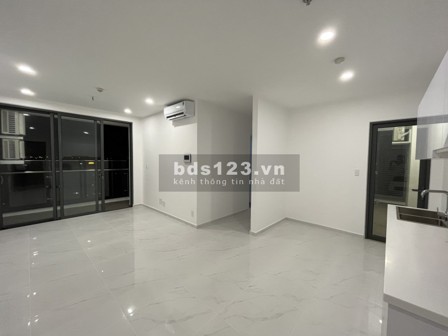 Căn hộ view sông, 2PN 2WC, đã có sổ hồng, nội thất cao cấp, giá 4,5 tỷ. LH: 0917999515