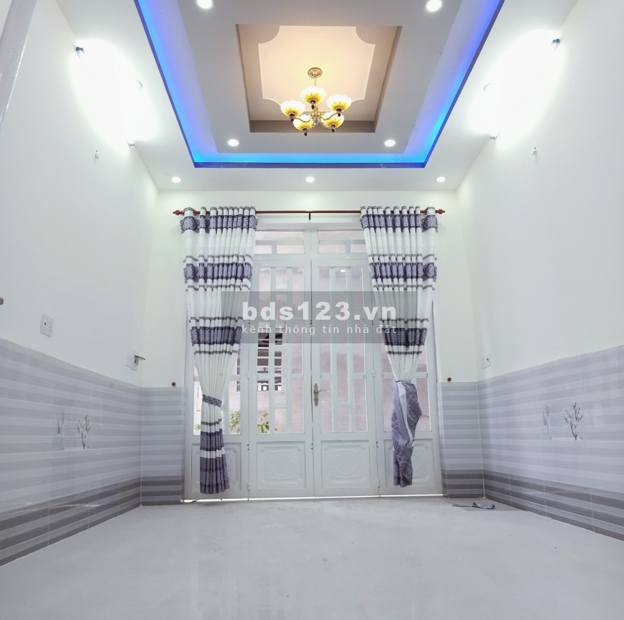 Chính chủ cần bán nhà 1 trệt, 1 lầu đúc kiên cố thị trấn Đức Hoà, giá bán chỉ 650 triệu