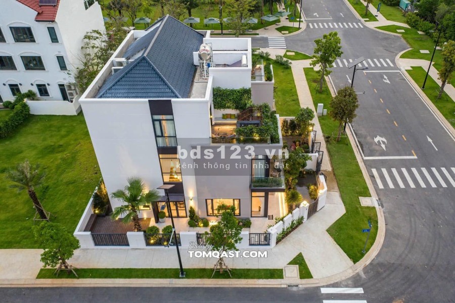 Nhà phố the Suite Aqua dt 160m2 giá tốt 9 tỷ, bao gồm phí VAT, hướng Tây Nam, lh 0985197433