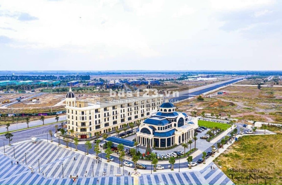 Nhà phố the Suite Aqua dt 160m2 giá tốt 9 tỷ, bao gồm phí VAT, hướng Tây Nam, lh 0985197433