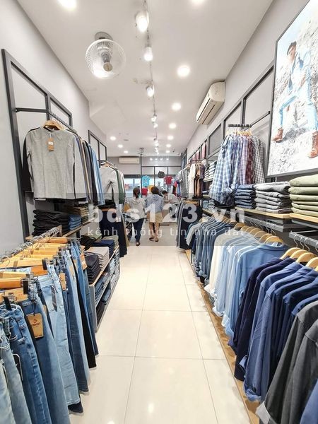 Cần bán nhà mặt phố Chùa Bộc, Lô Góc kinh doanh, cho thuê tốt 70M2 x 5 Tầng, Mặt Tiền 4m