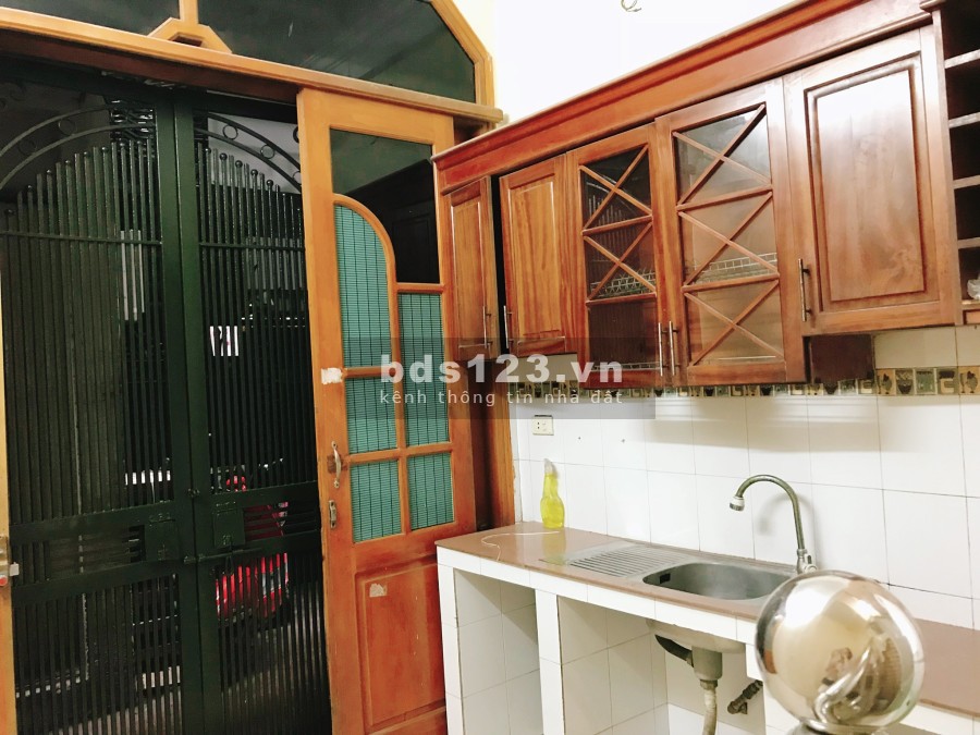 Bán nhà riêng diện tích sử dụng 32m2 chính chủ ở Ngõ Cẩm Văn, Đống Đa, Hà Nội
