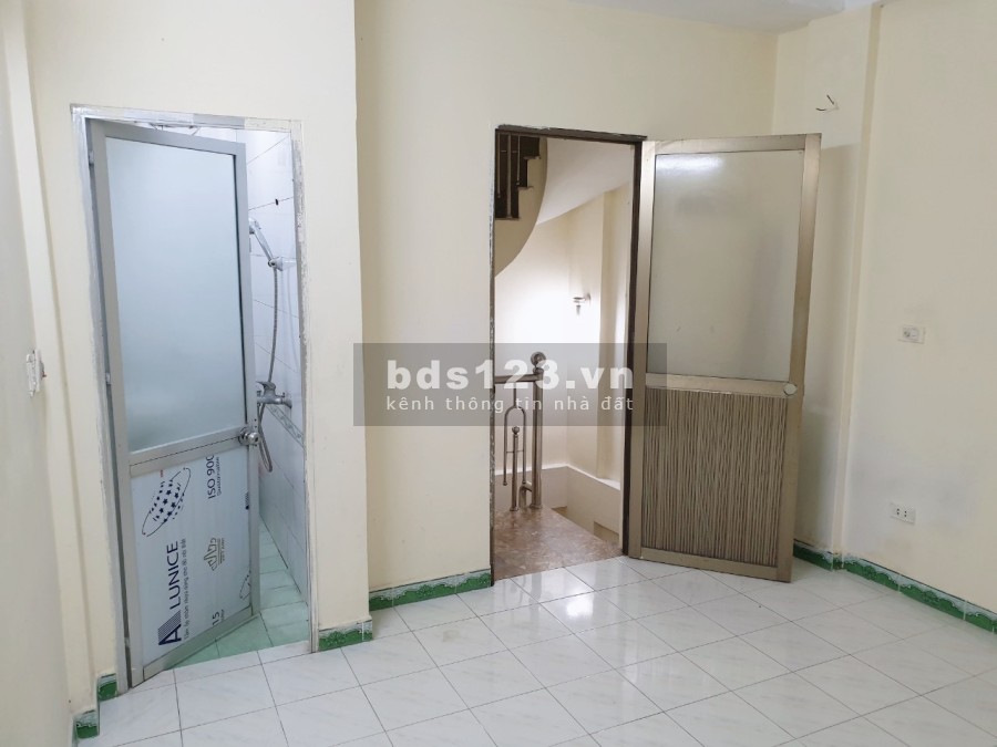 Bán nhà riêng diện tích sử dụng 32m2 chính chủ ở Ngõ Cẩm Văn, Đống Đa, Hà Nội