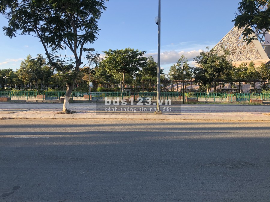 Đất nền trung tâm thành phố trên 1000m2 3 mặt tiền vị trí đầu tư kinh doanh tốt, pháp lý chuẩn