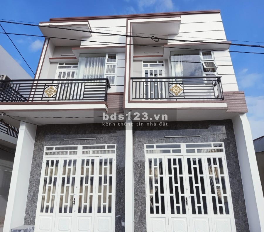 Chính chủ cần bán nhà 1 trệt, 1 lầu đúc kiên cố thị trấn Đức Hoà, giá bán chỉ 650 triệu