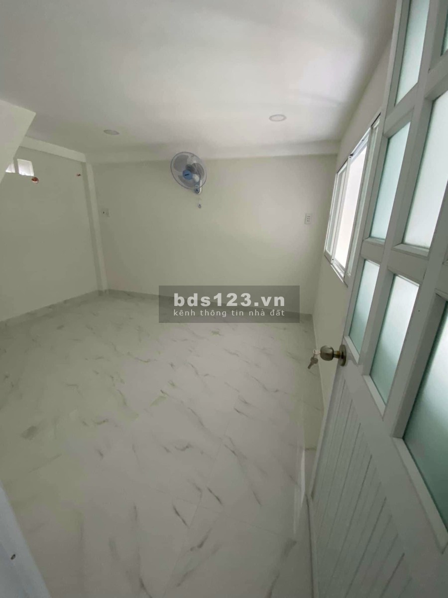 Nhà Hot! Giá rẻ! Sổ đẹp , hẻm xe tải chạy bon bon tới cửa , nhà đẹp đang cần chủ vào ở ngay.