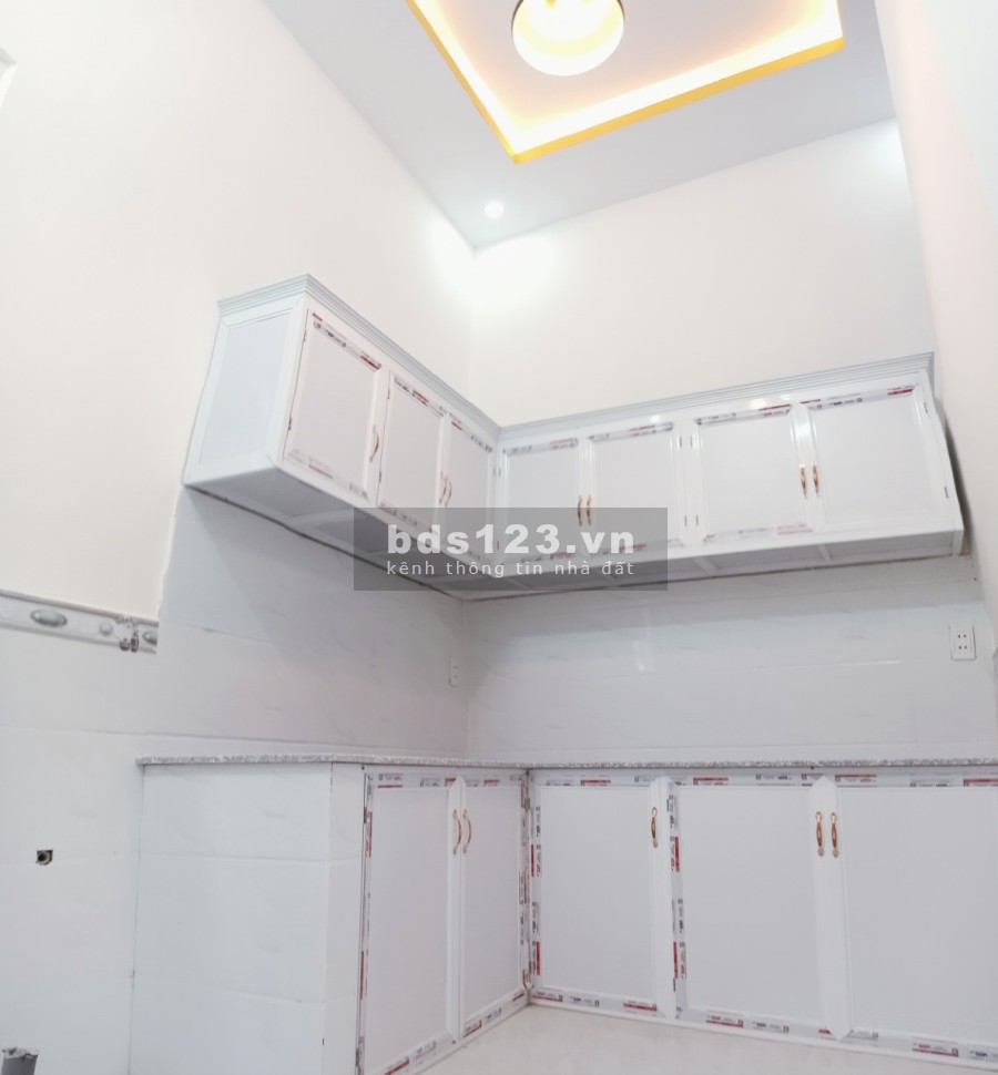 Chính chủ cần bán nhà 1 trệt, 1 lầu đúc kiên cố thị trấn Đức Hoà, giá bán chỉ 650 triệu