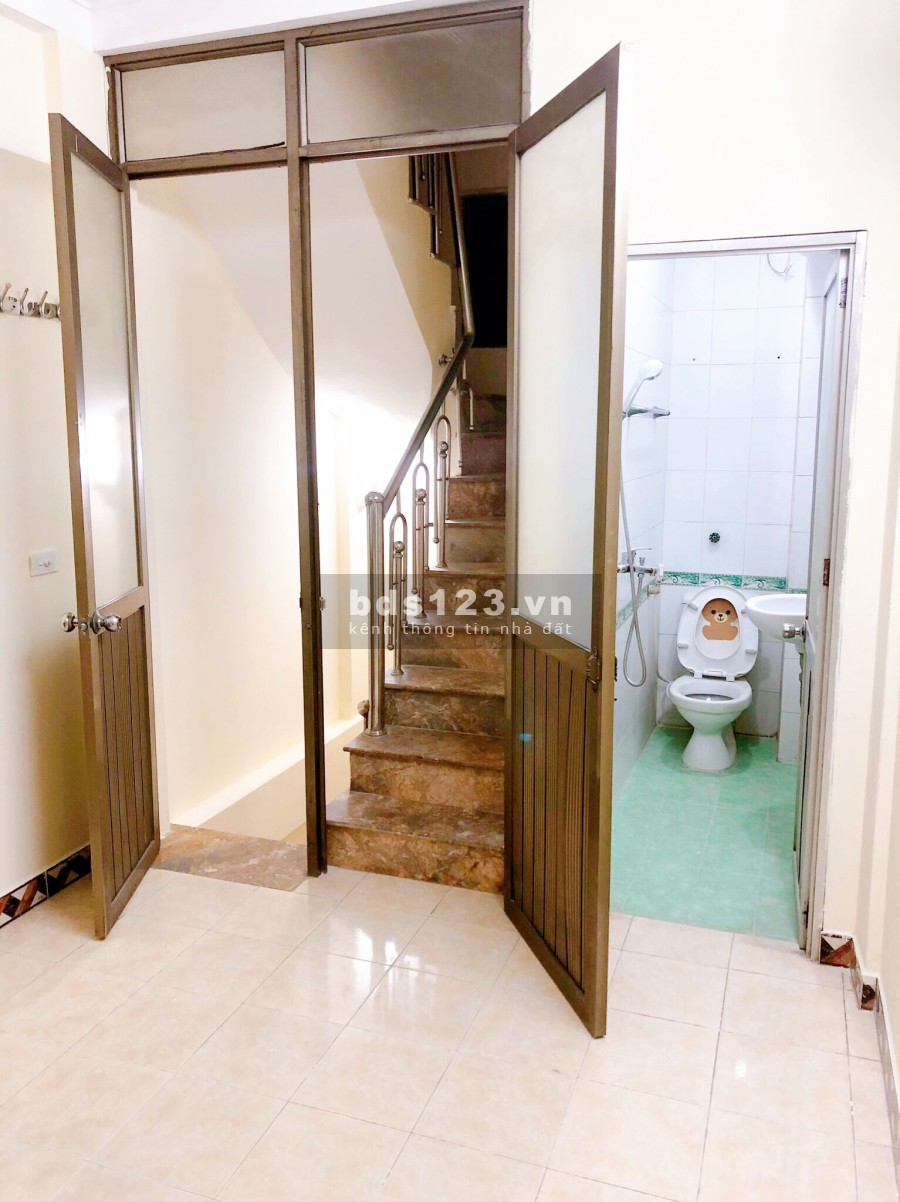 Bán nhà riêng diện tích sử dụng 32m2 chính chủ ở Ngõ Cẩm Văn, Đống Đa, Hà Nội