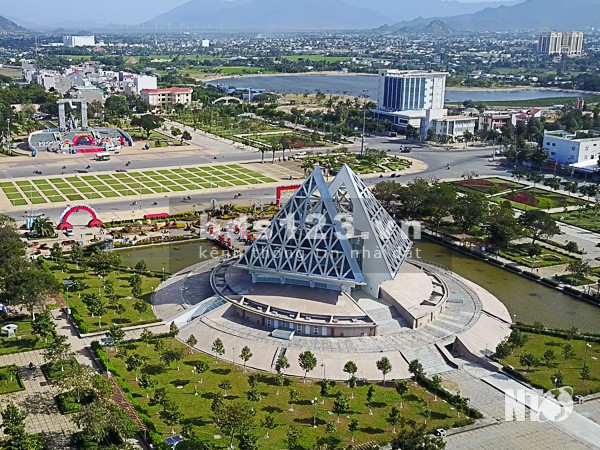 Đất nền trung tâm thành phố trên 1000m2 3 mặt tiền vị trí đầu tư kinh doanh tốt, pháp lý chuẩn