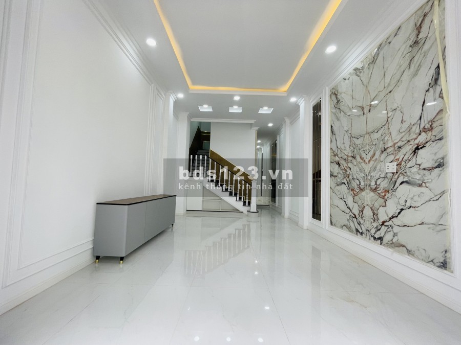 Bán Nhà Mới Hoàn Thiện Ở Ngay Chợ Quận 12 sổ hồng riêng đường xe hơi nhà mới xây