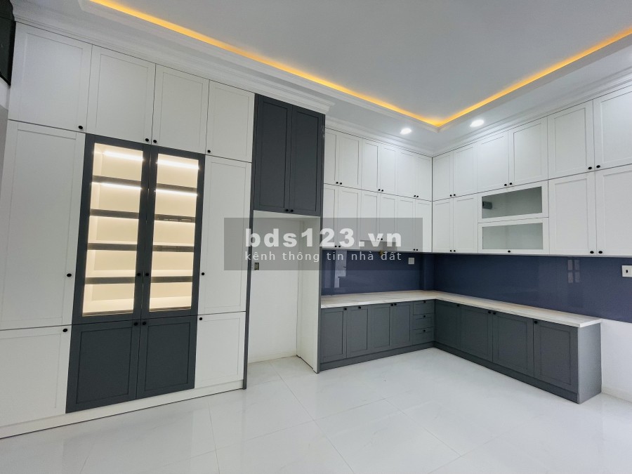 Bán Nhà Mới Hoàn Thiện Ở Ngay Chợ Quận 12 sổ hồng riêng đường xe hơi nhà mới xây