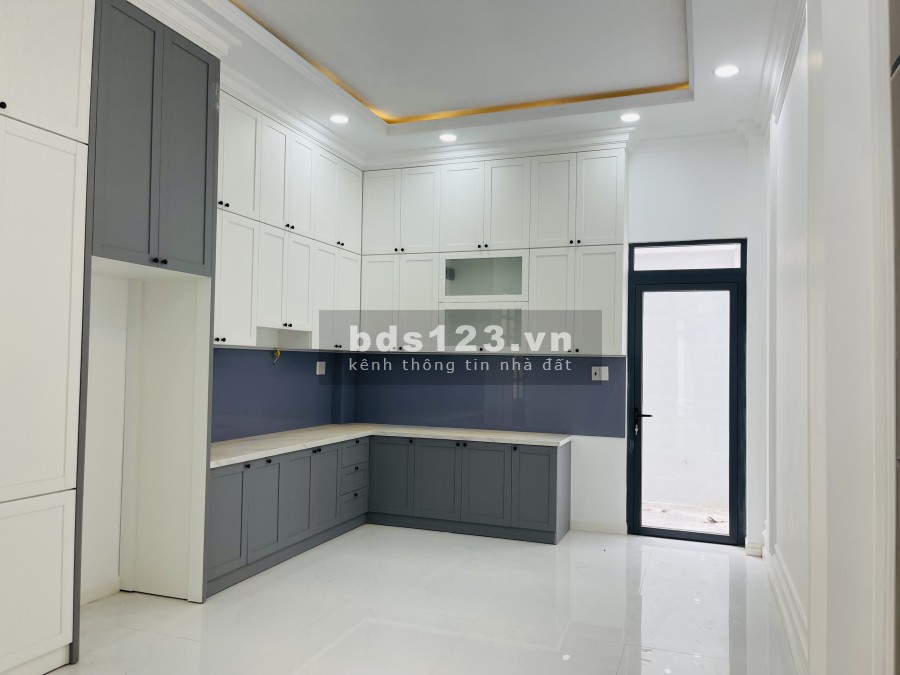 Bán Nhà Mới Hoàn Thiện Ở Ngay Chợ Quận 12 sổ hồng riêng đường xe hơi nhà mới xây