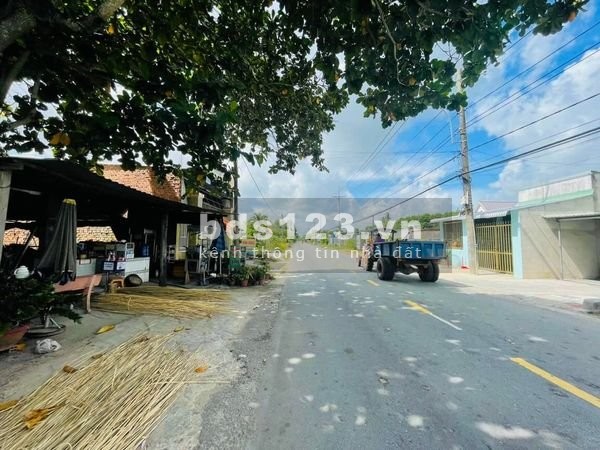Cần bán đất vườn chính chủ hơn 1000m2 ,MT dg nhựa dân cư đông đúc giá 1,85 tỷ