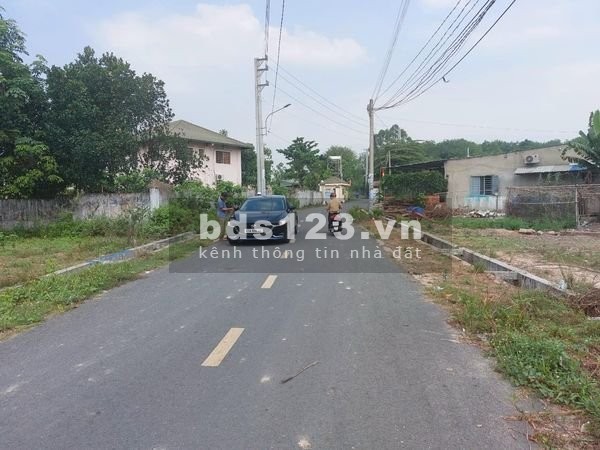 Cần bán đất vườn chính chủ hơn 1000m2 ,MT dg nhựa dân cư đông đúc giá 1,85 tỷ