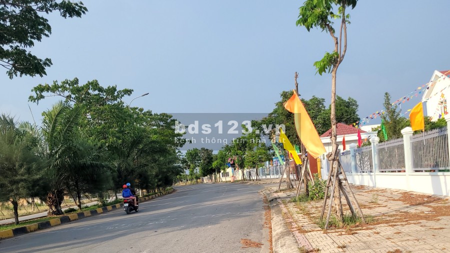 Còn 1 lô duy nhất đối diện trường Học 100mv(5mx20m)chỉ 27tr/mv đường 12m Ngân Hàng hỗ trợ vay 70%
