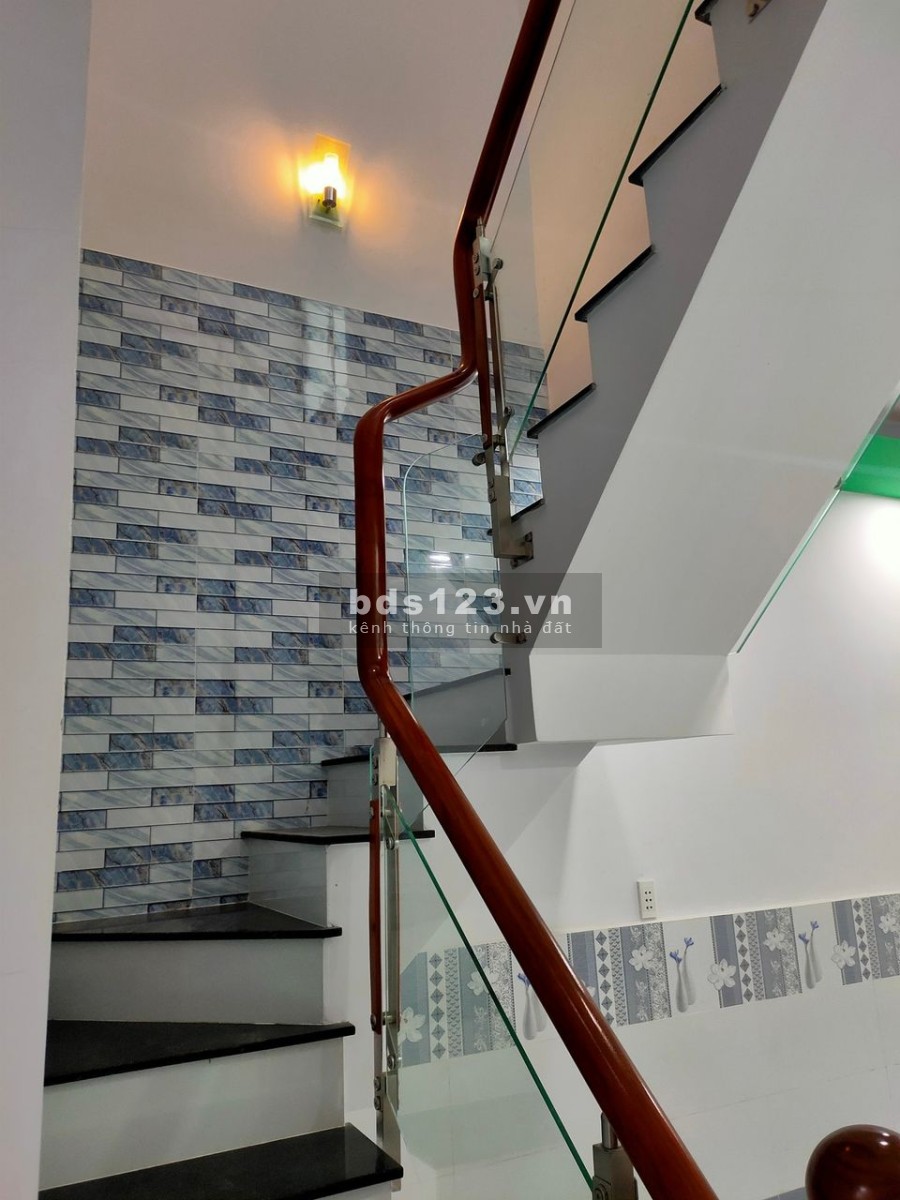 Bán Nhà Hẻm xe hơi 1 trệt 2 lầu diện tích 32M2 giá bán nhanh 2,6 tỷ Phường 15 Quận 8