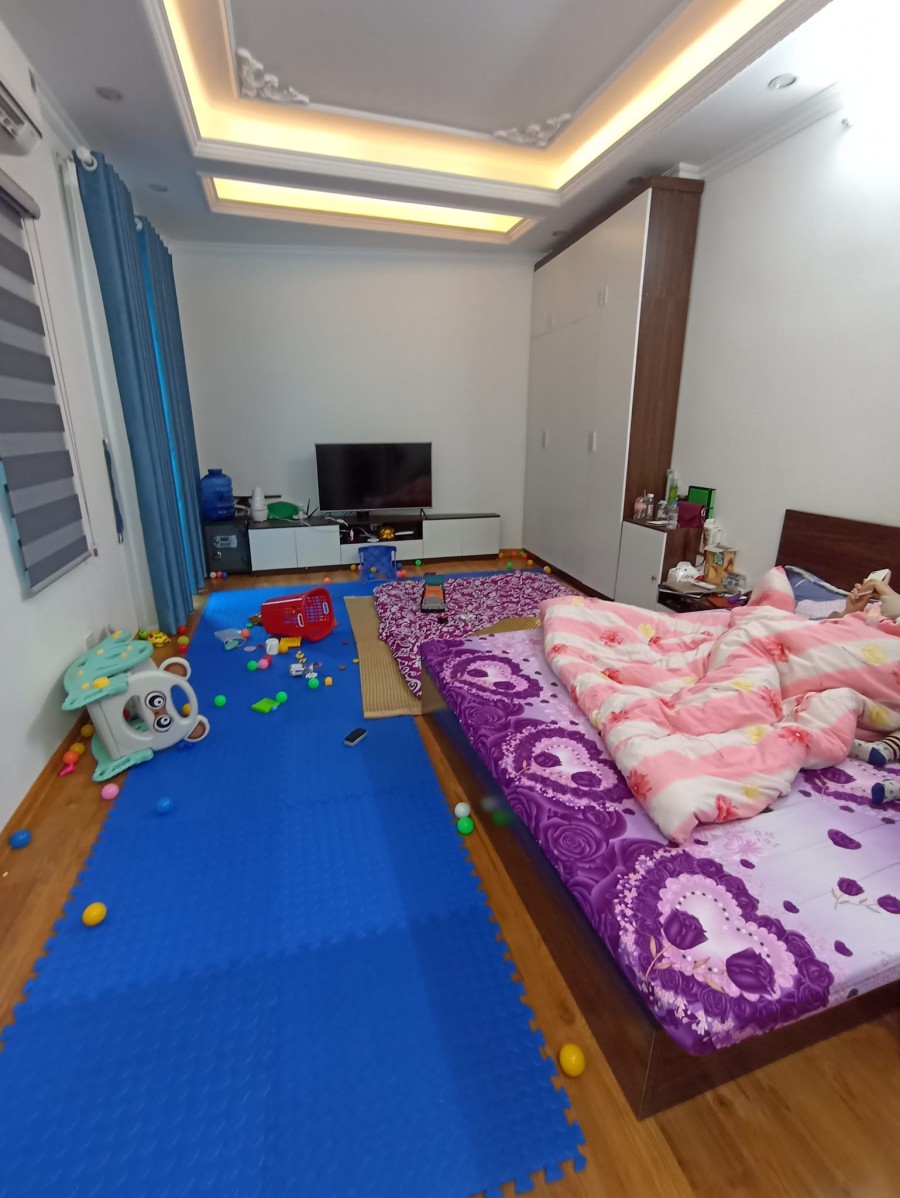 Bán nhà đường Hoàng mai, gần phố Trương Định, diện tích 47m2, 5 tầng, giá bán 4 tỷ1