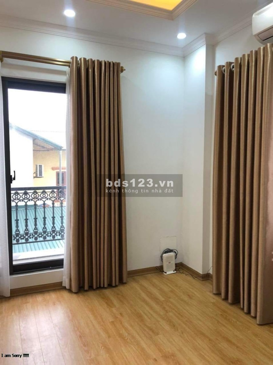 Bán nhà ngõ thông 2 đầu, ô tô đỗ, tránh cách nhà 3 bước chân, cách mặt phố 2 làn xe 2 bước chân.