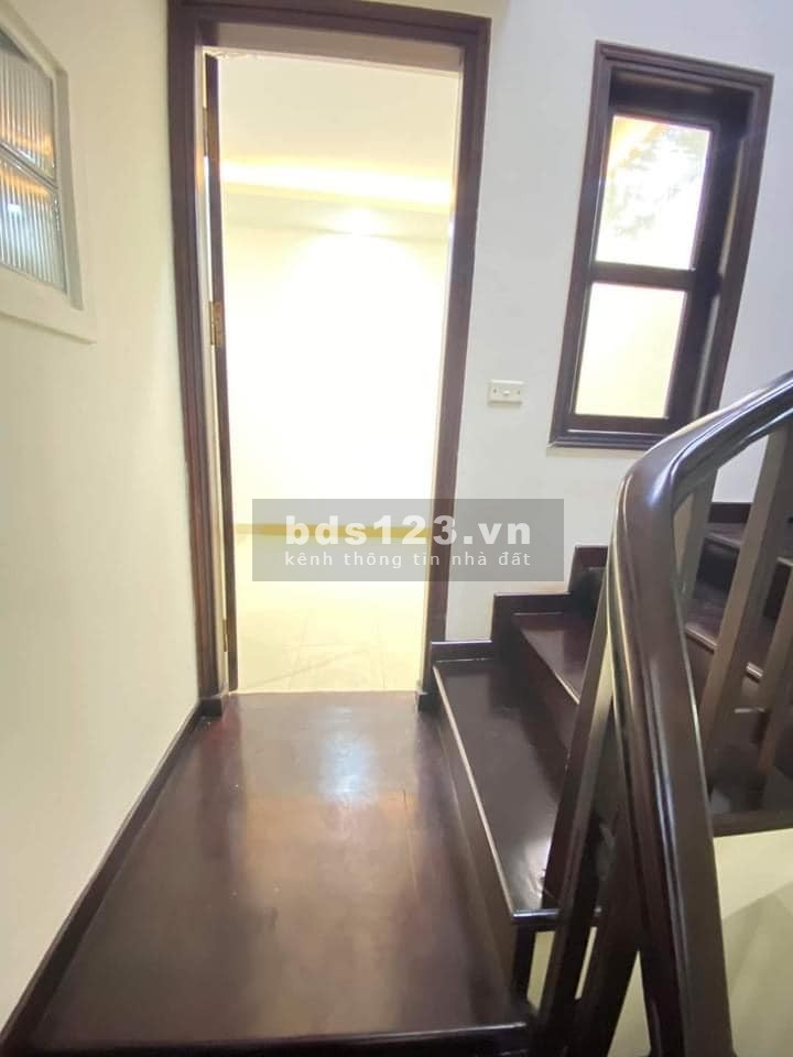 Bán nhà Ngọc Thuỵ nằm trong khu vực dân trí cao an ninh tốt, liên hệ 0972263245