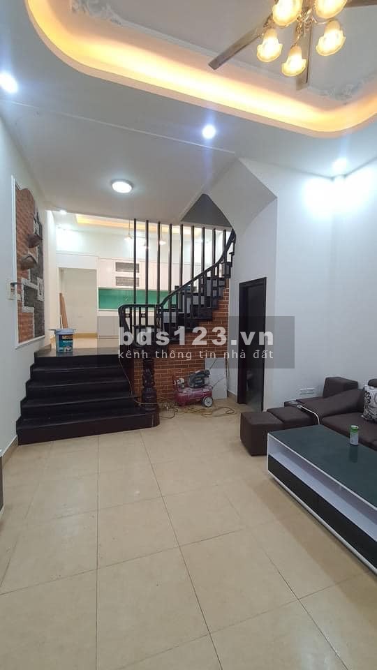 Bán nhà Ngọc Thuỵ nằm trong khu vực dân trí cao an ninh tốt, liên hệ 0972263245