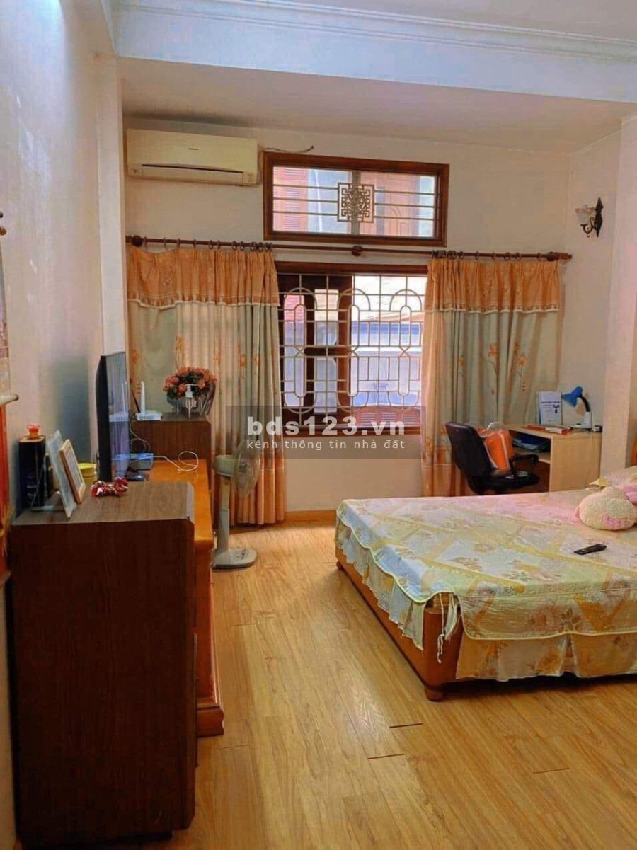 Bán nhà phố Trần Quốc Hoàn Quận Cầu Giấy 50M, 4 tầng, mặt tiền 4m, giá bán 11 tỷ