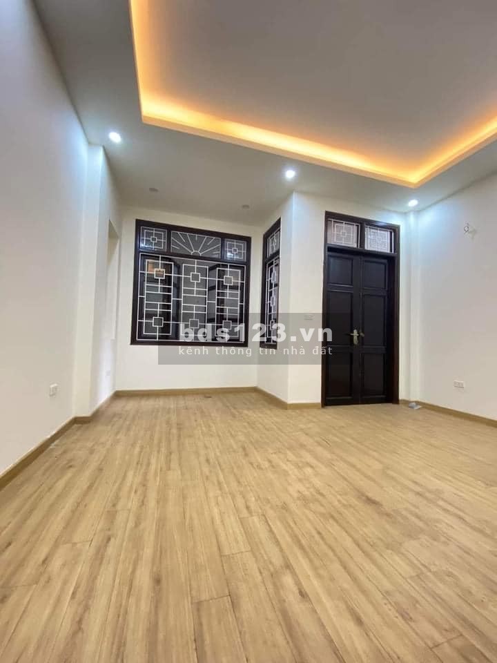 Bán nhà Ngọc Thuỵ nằm trong khu vực dân trí cao an ninh tốt, liên hệ 0972263245