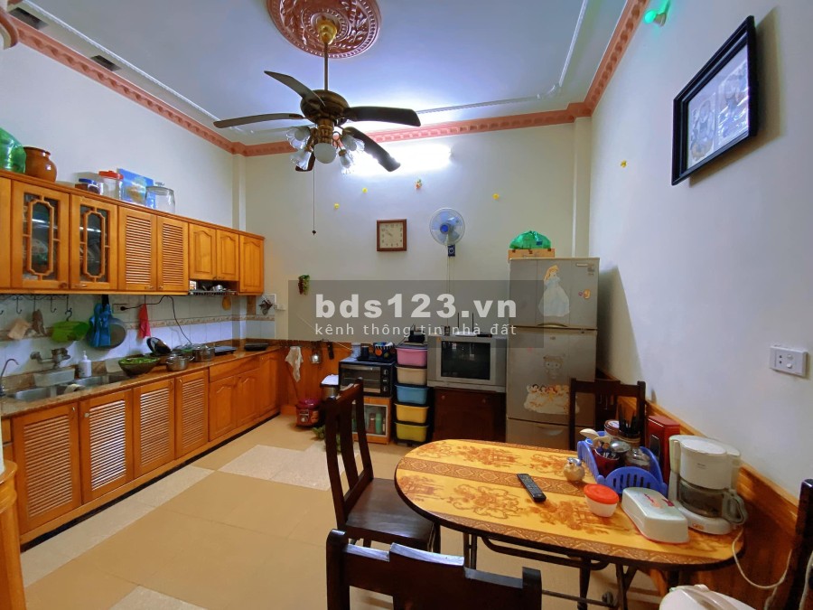 Bán nhà phố Trung Kính Quận Cầu Giấy 50M, 5 tầng, đường lớn, mặt tiền 4.5m, giá 14.8 tỷ