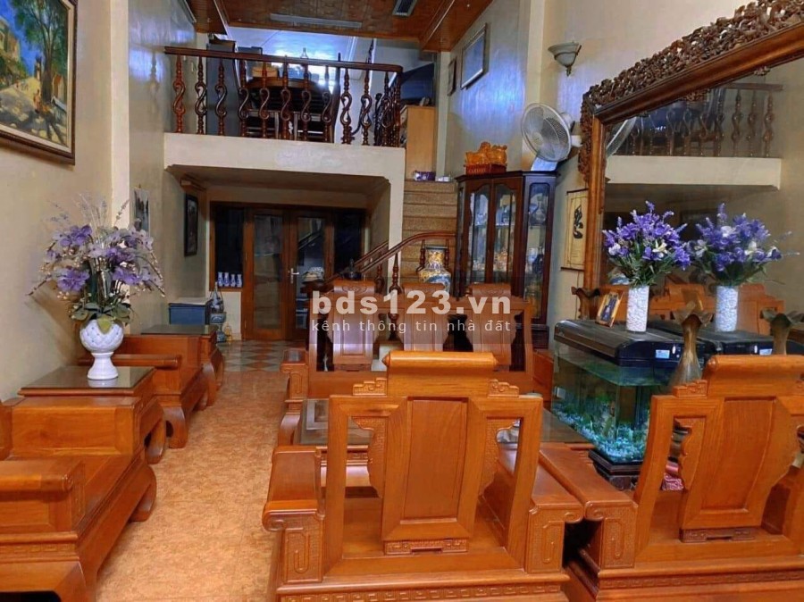 Bán nhà phố Trần Quốc Hoàn Quận Cầu Giấy 50M, 4 tầng, mặt tiền 4m, giá bán 11 tỷ