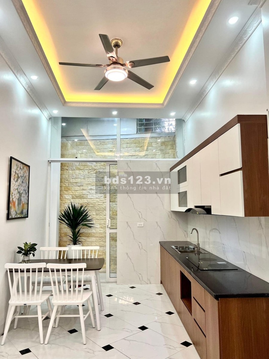 Trung tâm Khương Trung đẹp mới nở hậu 2 mặt thoáng đúc kiên cố, khu dân cư đông