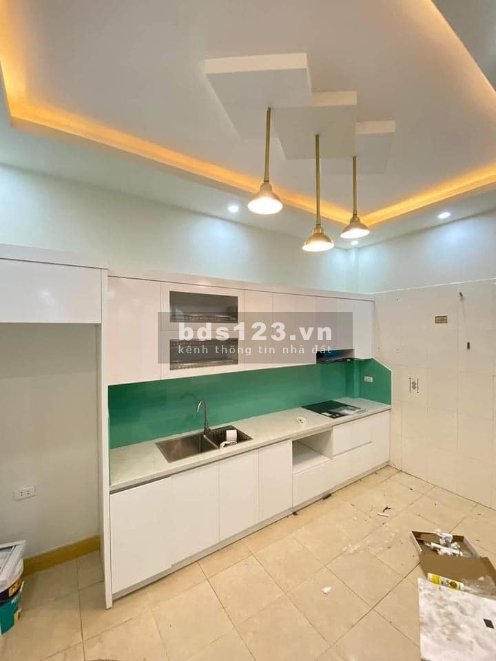 Bán nhà Ngọc Thuỵ nằm trong khu vực dân trí cao an ninh tốt, liên hệ 0972263245