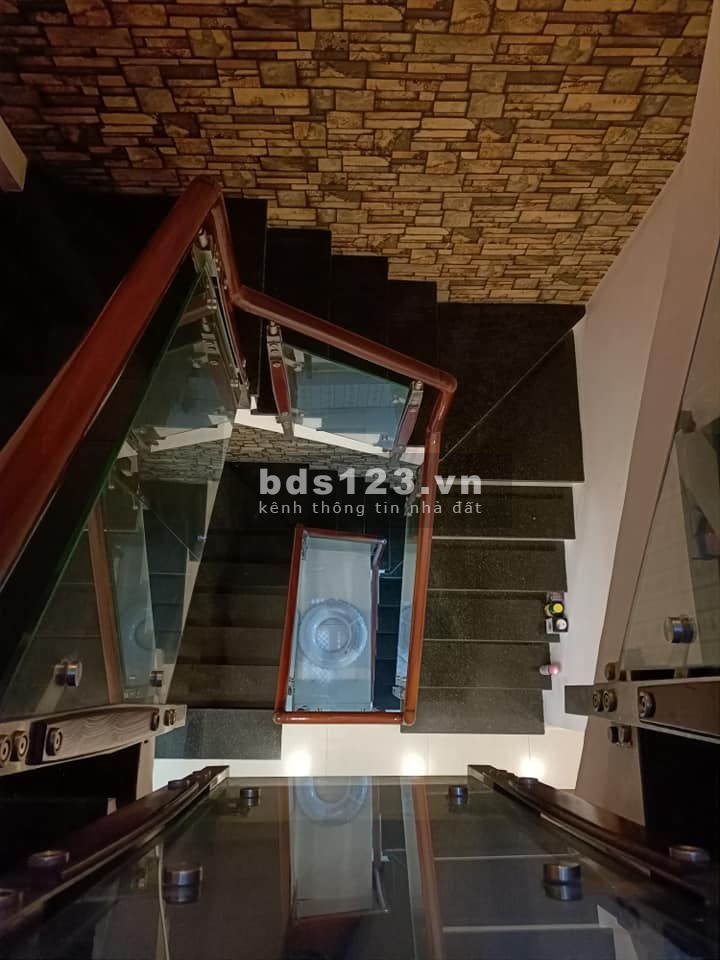 Bán nhà hẻm xe hơi Lê Hồng Phong dtsd 57m2, Quận 10 giá chỉ 10,5 tỷ liên hệ 0901336567