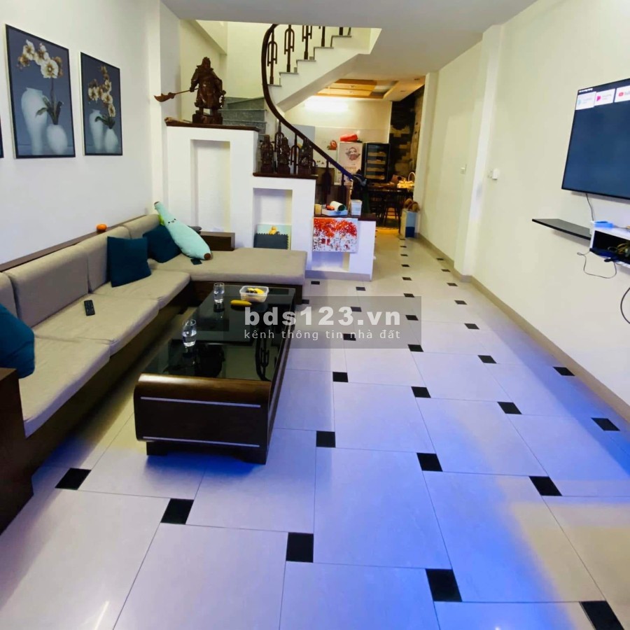 Bán gấp nhà Doãn Kế Thiện, sổ đỏ chính chủ dt 52m2 3 tầng, giá 5.7 tỷ liên hệ 0969541111