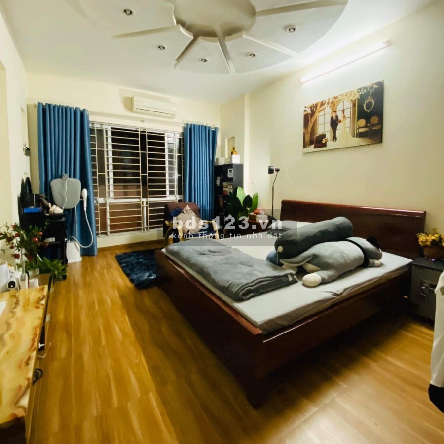 Bán gấp nhà Doãn Kế Thiện, sổ đỏ chính chủ dt 52m2 3 tầng, giá 5.7 tỷ liên hệ 0969541111