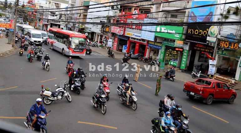 Bán đất 2 mặt tiền 10x22m, 100% thổ cư đối diện Golden City, P. Lộc Phát, Bảo Lộc .