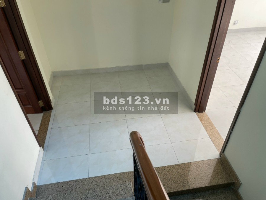 Cho thuê 1 tầng văn phòng trong nhà nguyên căn. Gía chỉ 12 triệu/tháng, đầy đủ công năng