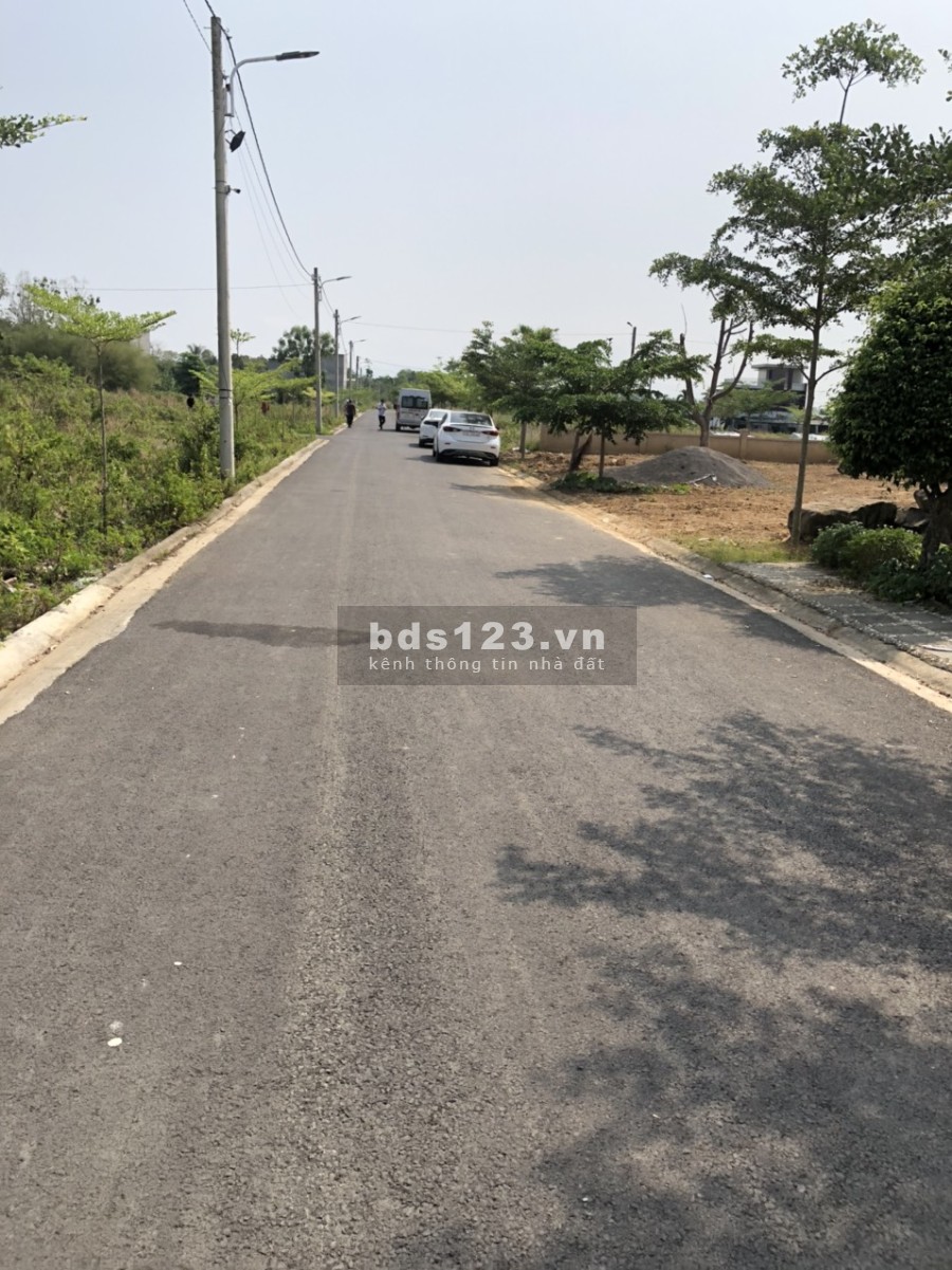 Đất cách mặt tiền Quốc Lộ 20 700m, gần chợ Tân Phú ngay trung tâm, thuận tiện đi lại