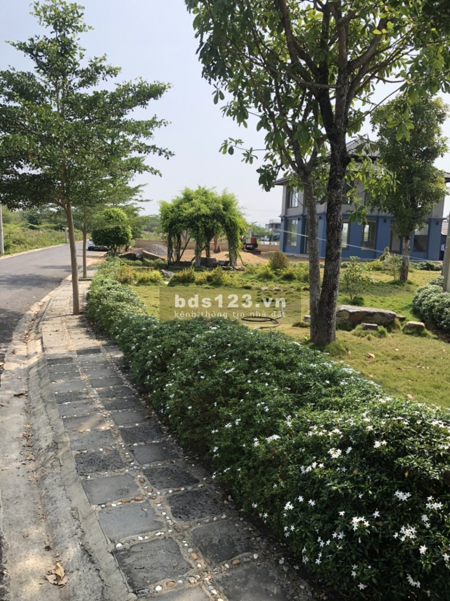 Đất cách mặt tiền Quốc Lộ 20 700m, gần chợ Tân Phú ngay trung tâm, thuận tiện đi lại