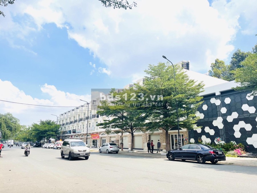 Phong cách sống Châu Âu giữa lòng Dĩ An, đự án Icon Central quy mô 5.3ha, 469 nhà kiểu mẫu
